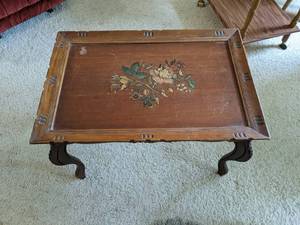 lot 11 image: 281918 decorative table...