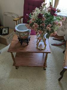 lot 12 image: 2415.521 end table on wheels...