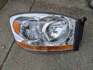 lot 46 image: 2006 Dodge Pick up Right Side Front...