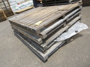 WOODEN PALLETS