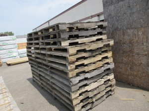 WOODEN PALLETS IN TWO SIZES