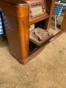 Old Philco Radio (nice condition)