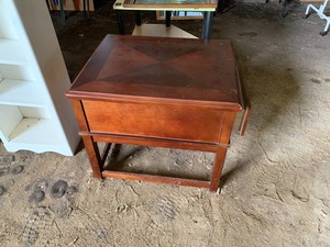 Wood End Table good condition