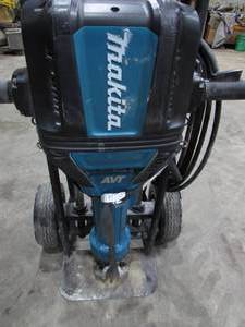 Makita AVT Electric Jackhammer With (2) Bits and Cart