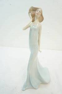 Royal Doulton figurine Wind Swept