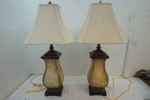 2 matching table lamps