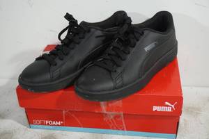 lot 67 image: Puma Smash v2 L Junior Sneakers - 4.5 C