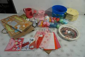 lot 75 image: Party Supplies - Dcor, Bags, Plates