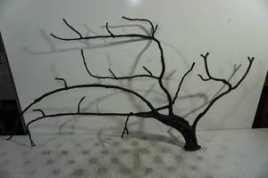 lot 81 image: Resin Tree Limb Dcor