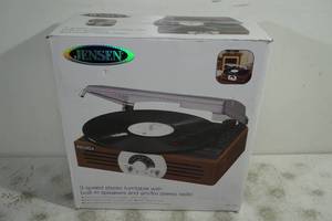 lot 22 image: Jensen 3 Speed Stereo Turntable with AMFM Radio