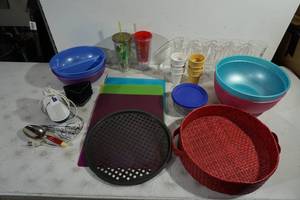 lot 107 image: Assorted Kitchen Items - Serving, Glasses
