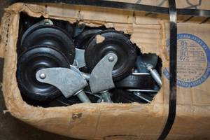 lot 181 image: Box of NEW Heavy Duty Casters