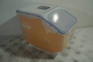 lot 170 image: Easy Essentials 50.7 Cup Pantry Container