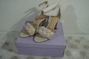 lot 68 image: NEW Madden Girl Barbi Heels  - Womens 8M