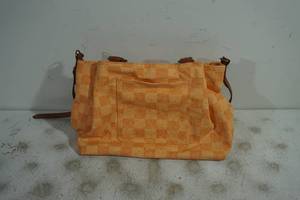 lot 91 image: Universal Thread Purse