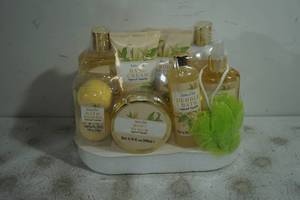 lot 133 image: New Elmtree and York 12 pc Home Spa Collection - Spiced Vanilla