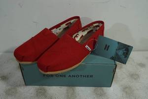 lot 40 image: NEW Toms Classic Red Canvas Shoes - Womens 7.5