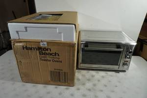 lot 48 image: Hamilton Beach Countertop Oven - Heavily Dented