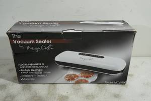 lot 19 image: MegaChef Vacuum Sealer