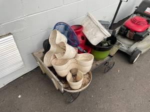 lot 237 image: Assorted Planters and Yard Dcor