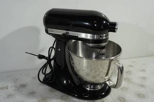 lot 92 image: KitchenAid Artisan Stand Mixer