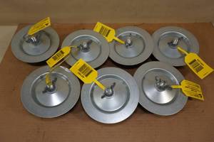 lot 198 image: 7 Econ-O-Grip 5 Plugs