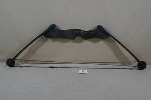 lot 200 image: Vintage Browning Bushmaster RH Compound Bow 50 LB32