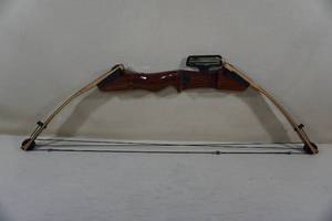 lot 201 image: Vintage Browning RH Compound Bow - 40 Lb29