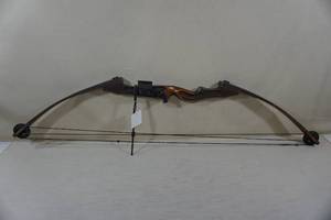 lot 202 image: Vintage Metal Riser RH Compound Bow - 60 Lb32