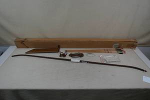 lot 208 image: Vintage Stemmler 816 Recurve Archery Set