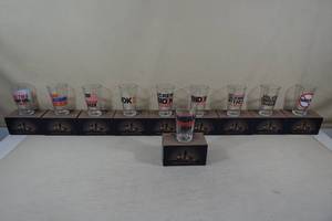 lot 215 image: 10 Novelty Pint Glasses