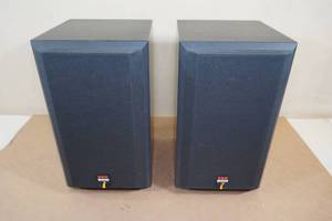 lot 2 image: B&W 600 Series Bookshelf Speakers