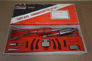 lot 62 image: Vintage Snap-On Tools Combination Puller Set - Original Box