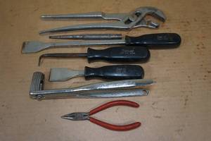 lot 68 image: Assorted Vintage Snap-On Tools - Scrapers, Pliers
