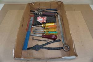 lot 75 image: Assorted Matco Hand Tools - Nut Drivers, Wrench, Pliers