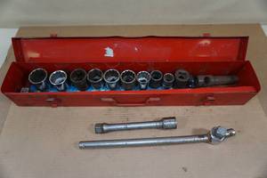 lot 82 image: 34 Drive Sockets and Breaker Bar