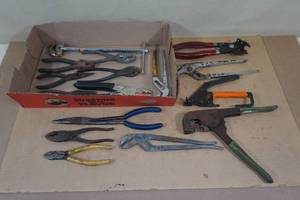 lot 106 image: Assorted Pliers and Strippers