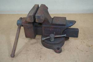 lot 107 image: 3-12 Bench Vise