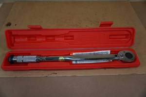 lot 122 image: Pittsburgh Tools 12 Drive Torque Wrench with Case