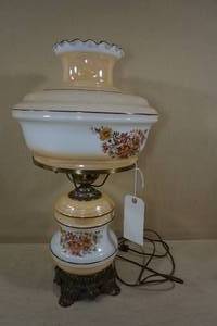 lot 151 image: Vintage 1960s Plymouth Harlee Hurricane Lamp