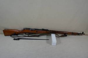 lot 7 image: Russian M9130 7.62 x 54R Bolt Action Rifle with Bayonet - 1942 Izhevsk Factory