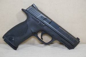 lot 30 image: Smith & Wesson M&P 40 .40 S&W Semi Automatic Pistol