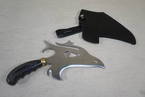lot 83 image: Screamin Eagle Fantasy Collector Knife