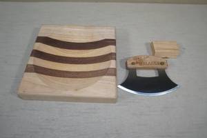 lot 84 image: NEW Alaskan Ulu Blade Chopper Knife with Bowl and Stand