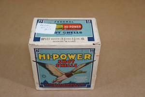 lot 132 image: 25 Vintage Federal Hi-Power 12 Ga 6 Shot Shotshells