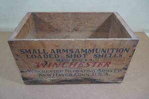 lot 160 image: Vintage Winchester Shotshell Wood Shipping Crate