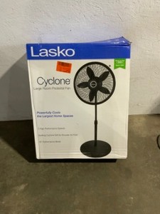 Lasko Cyclone Adjustable-Height 18 in. 3 Speed Black Oscillating Pedestal Fan. See Pictures