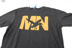 District Short Sleeve T-Shirt MN Duck BlackOrange Print Size Medium