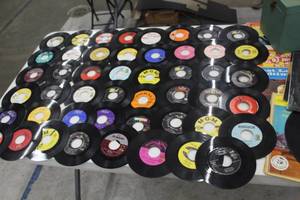 lot 668 image: Lot of (48) Vintage 45-rpm Record Albums with Hard Case