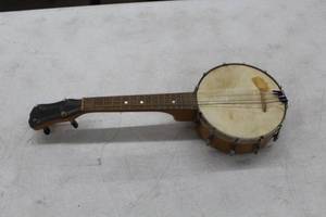 lot 608 image: Slingerland MayBell 4-String Banjo